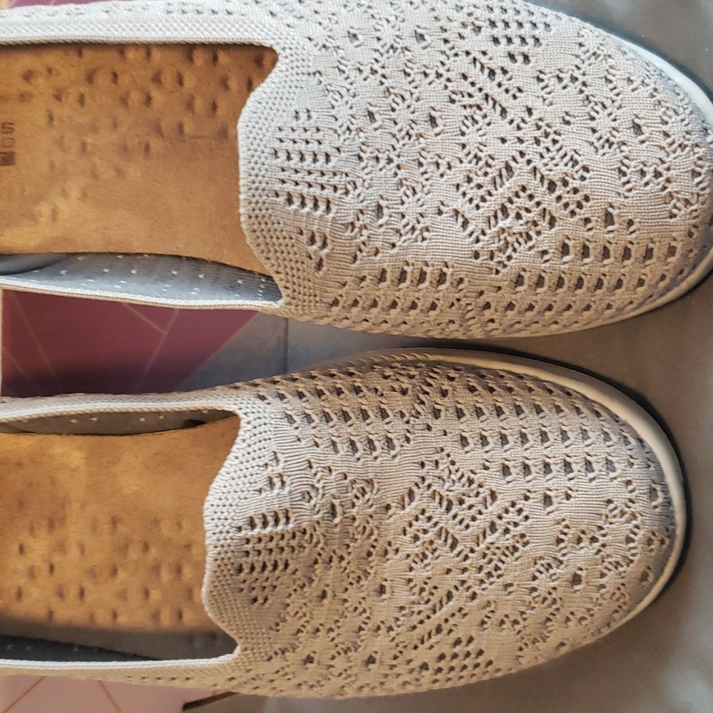 Sketchers size 9.5 grey mesh on the go bliss slip on shoes.